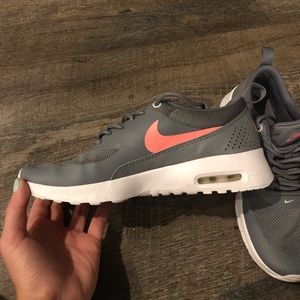 Gray and pink Nike Air Max Thetas
